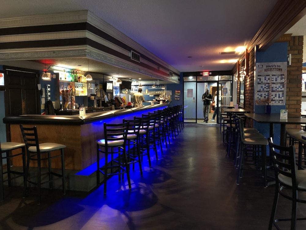 Ramada By Wyndham Saginaw Hotel & Suites Buitenkant foto