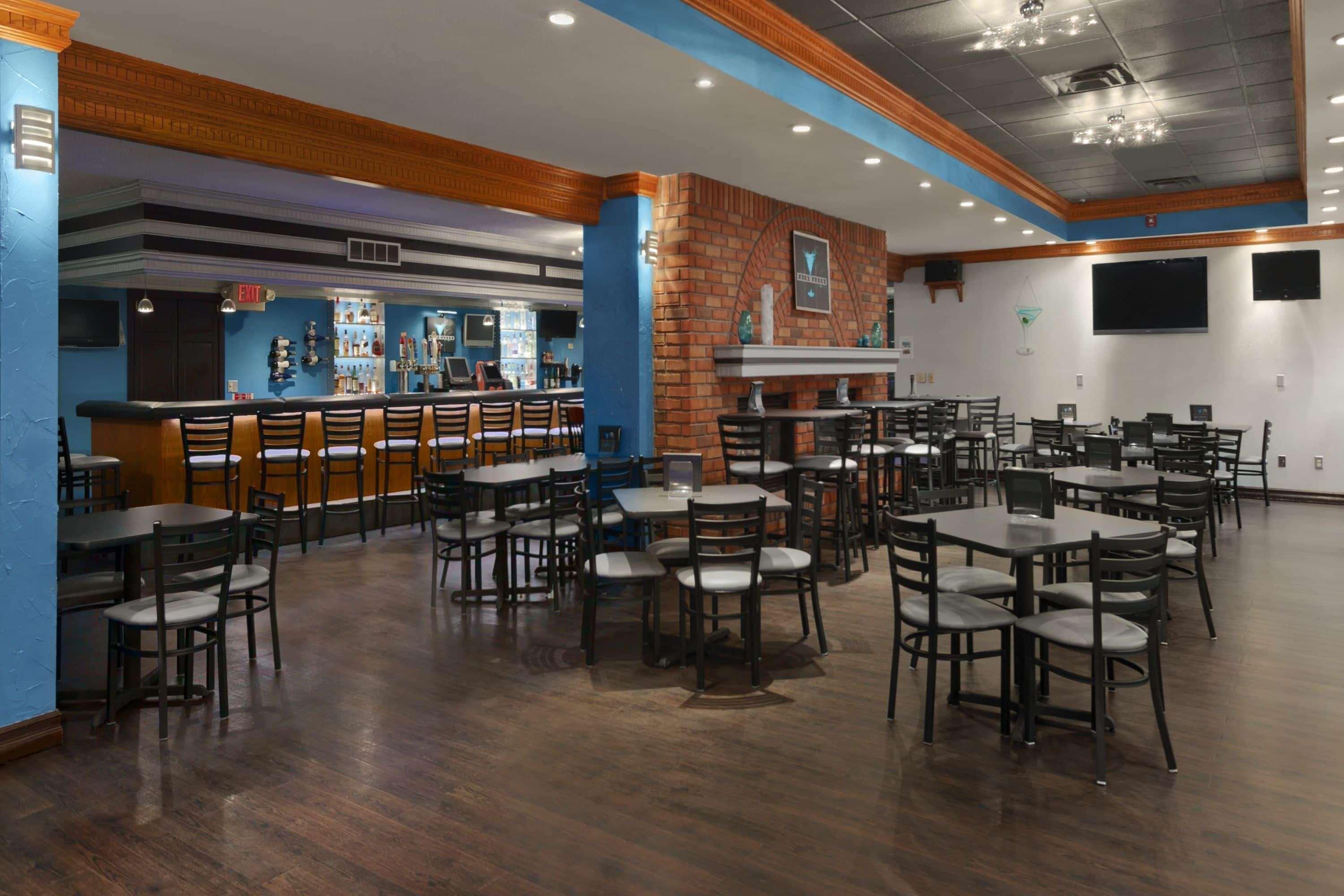 Ramada By Wyndham Saginaw Hotel & Suites Buitenkant foto
