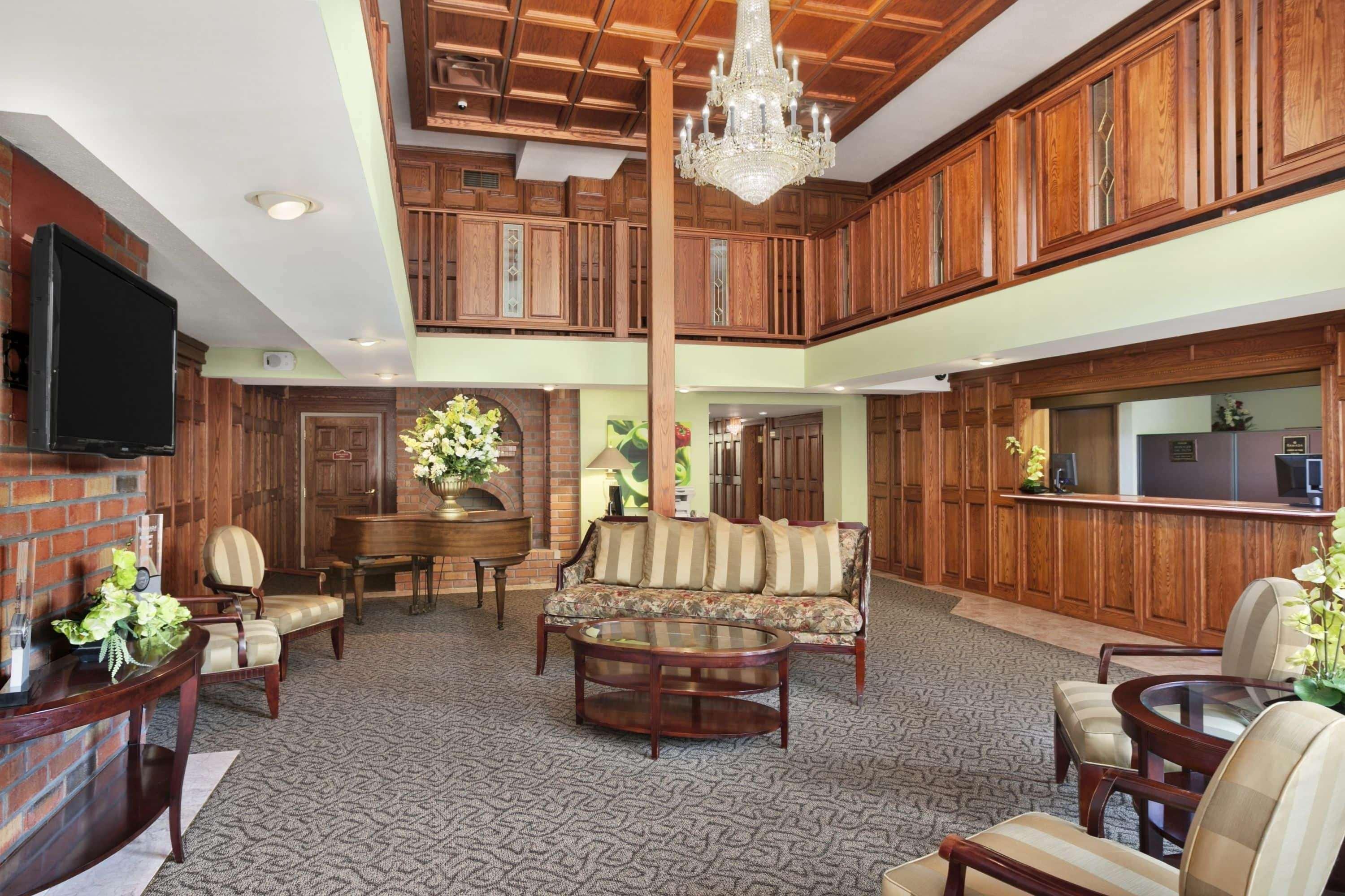 Ramada By Wyndham Saginaw Hotel & Suites Buitenkant foto