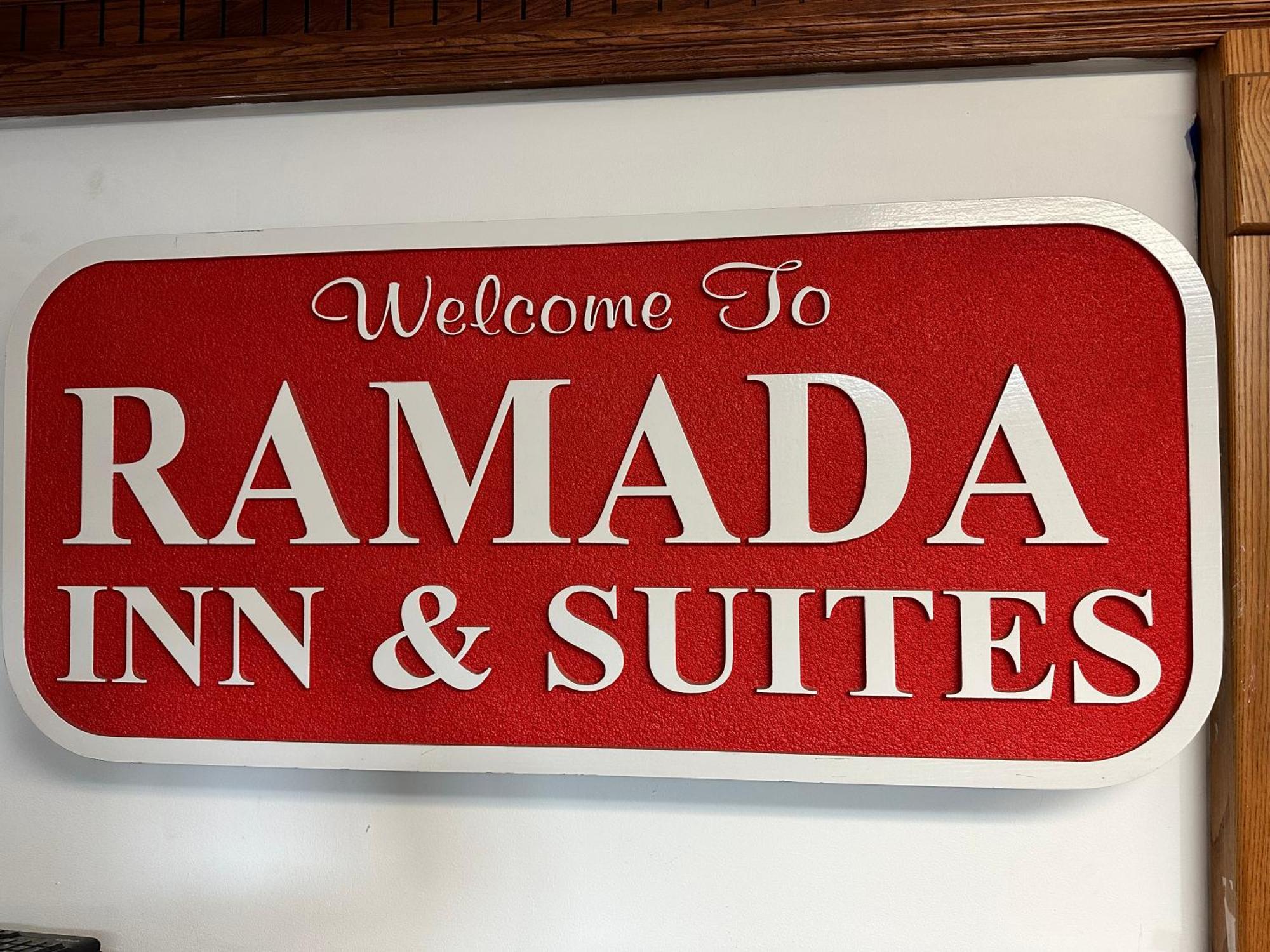 Ramada By Wyndham Saginaw Hotel & Suites Buitenkant foto