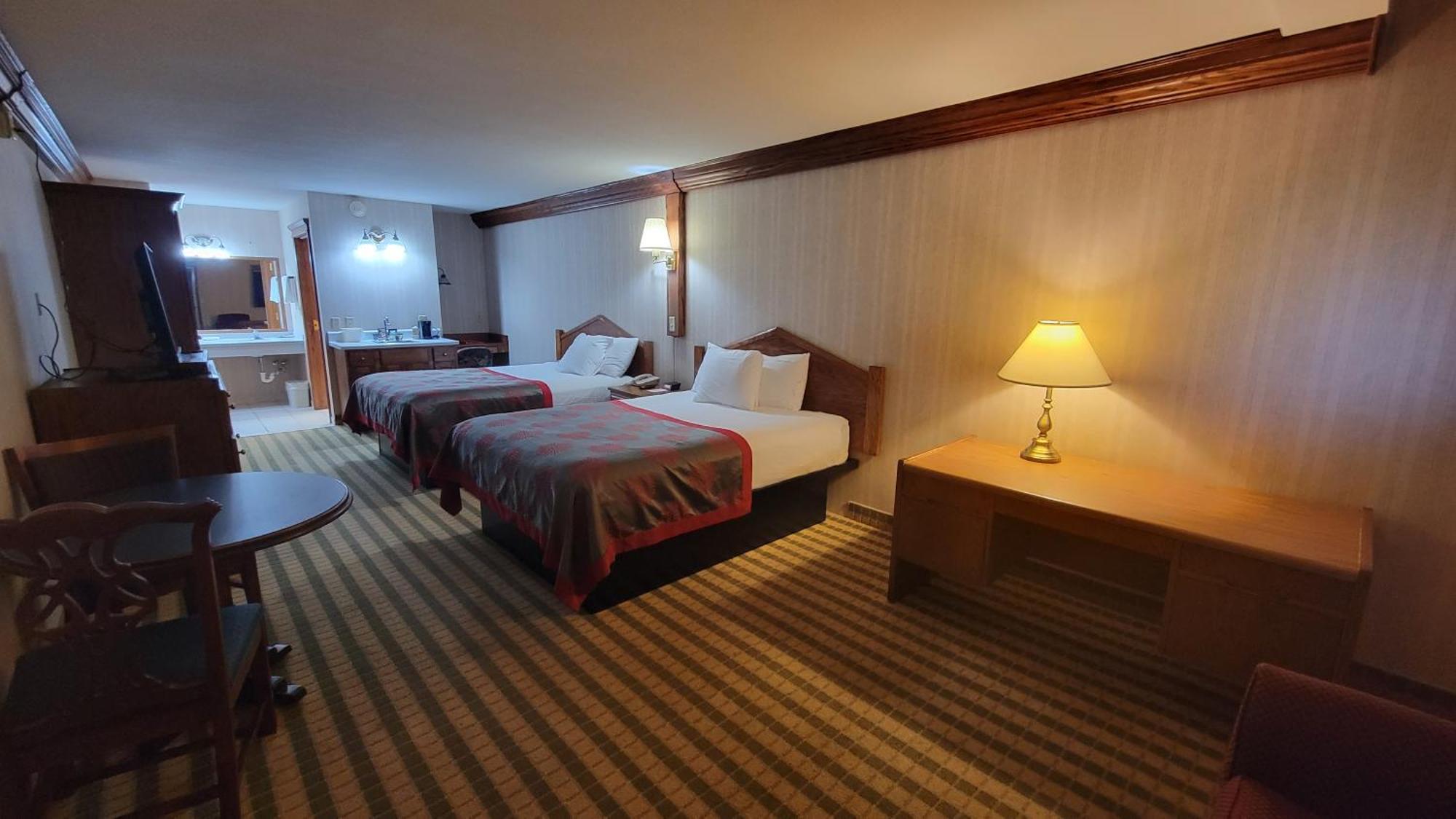 Ramada By Wyndham Saginaw Hotel & Suites Buitenkant foto