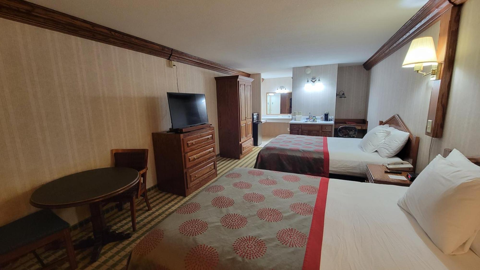 Ramada By Wyndham Saginaw Hotel & Suites Buitenkant foto