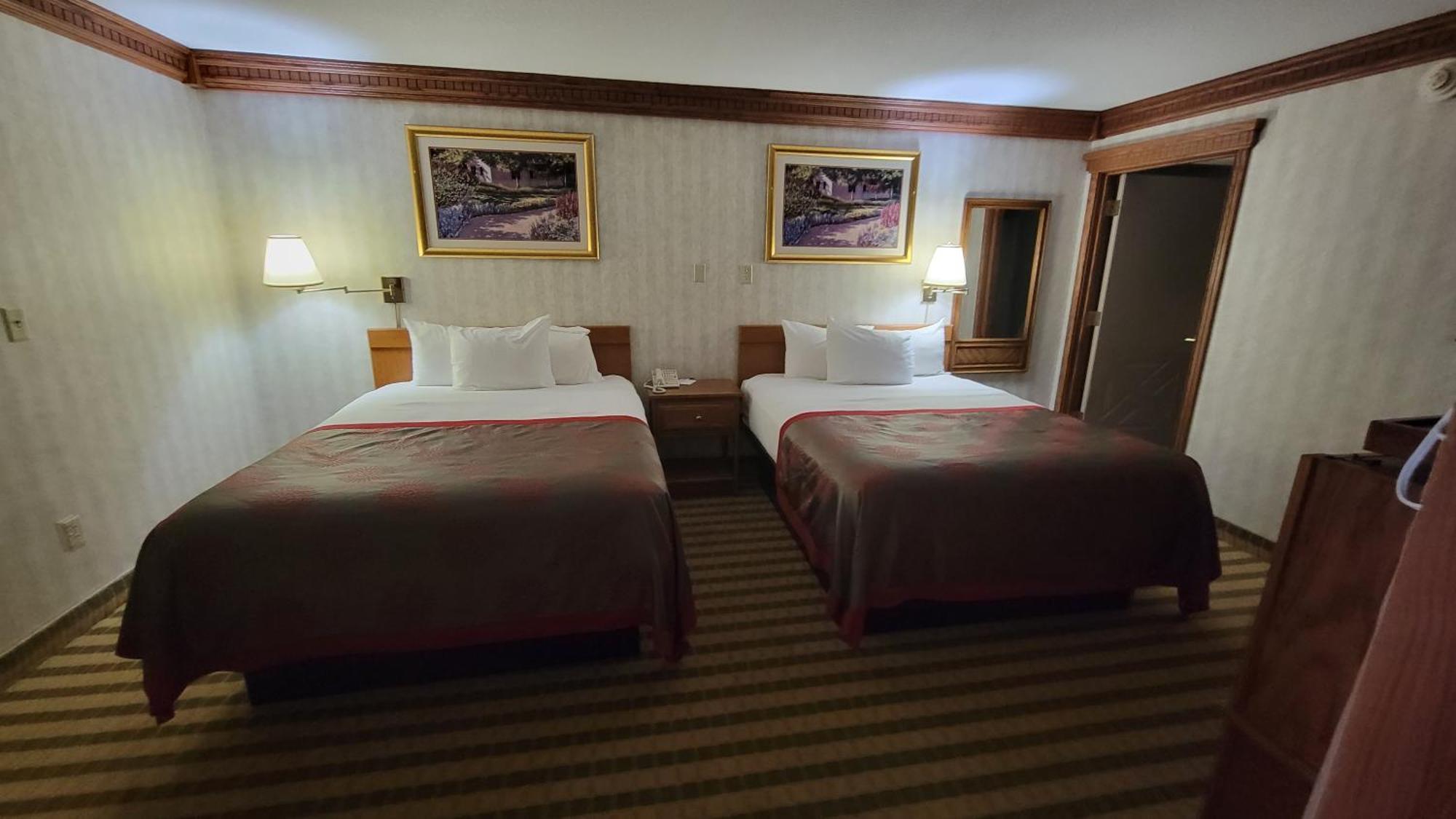 Ramada By Wyndham Saginaw Hotel & Suites Buitenkant foto
