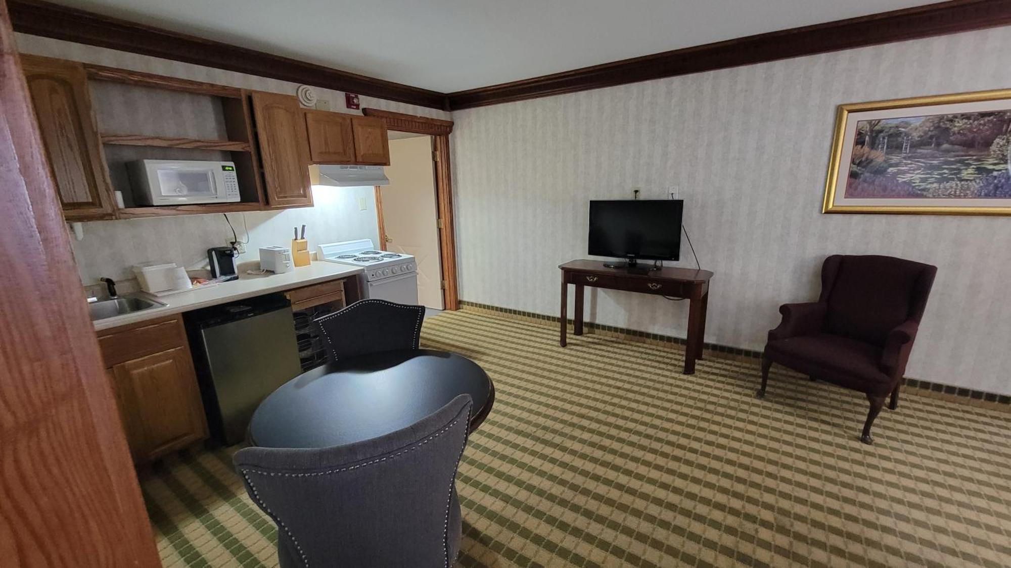 Ramada By Wyndham Saginaw Hotel & Suites Buitenkant foto