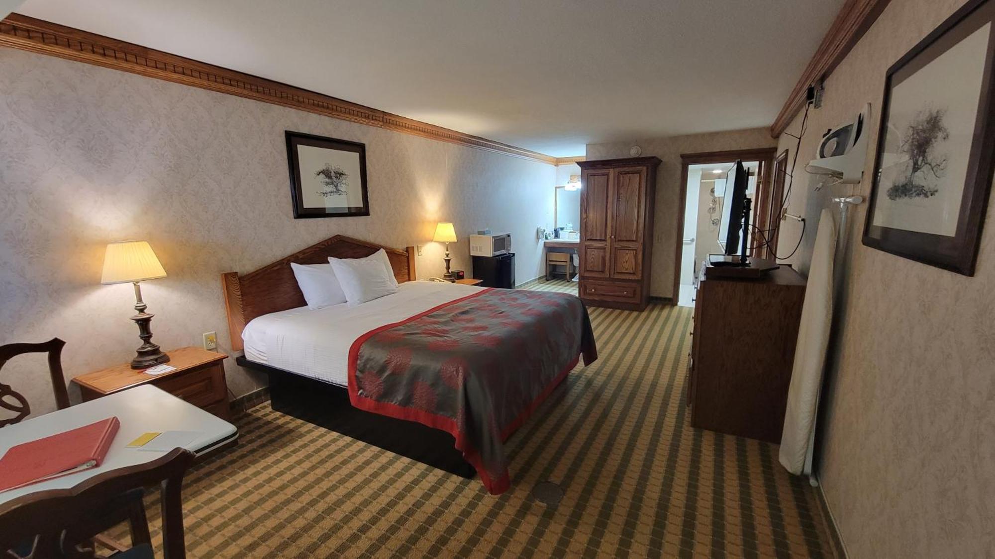Ramada By Wyndham Saginaw Hotel & Suites Buitenkant foto