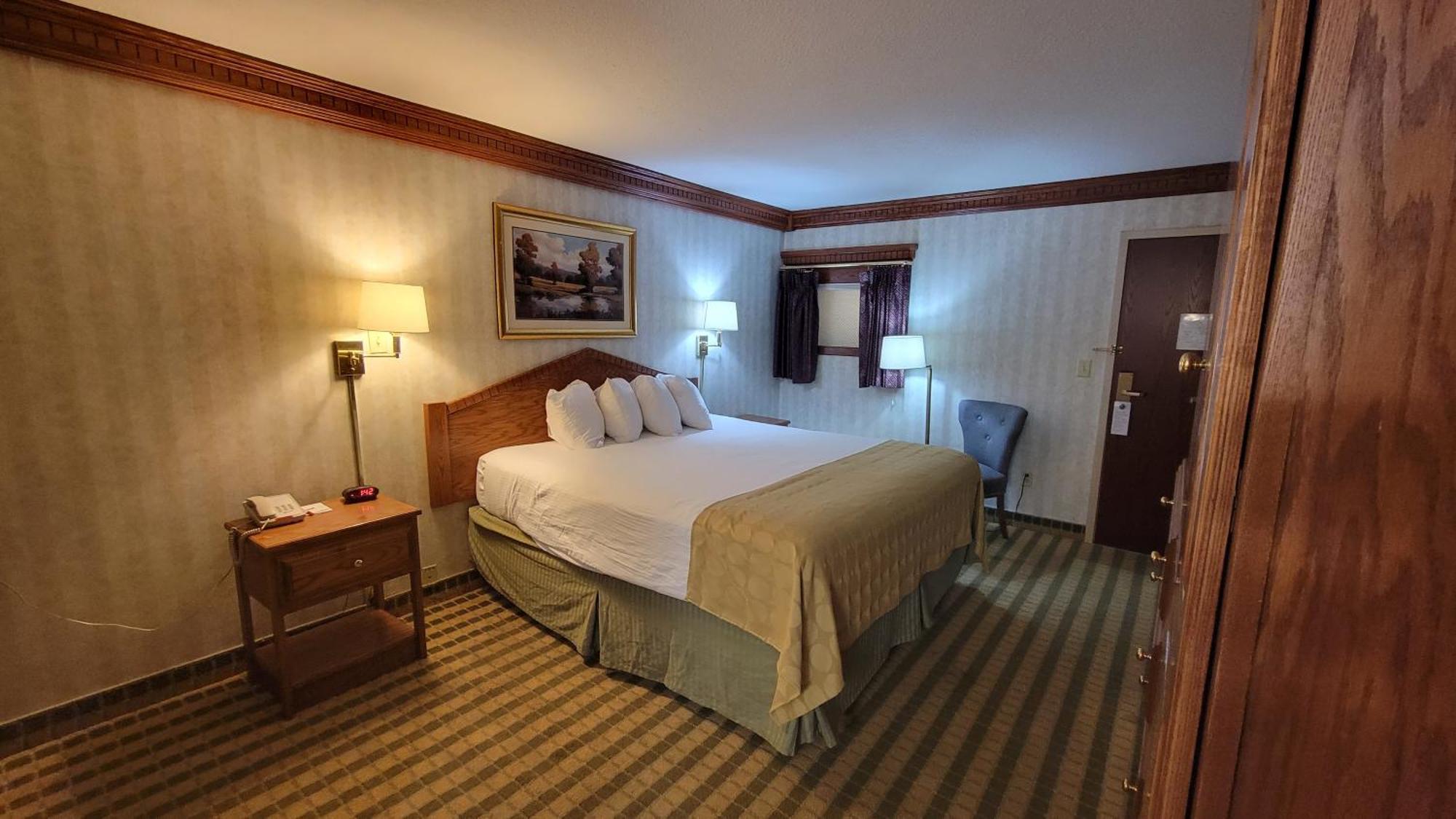 Ramada By Wyndham Saginaw Hotel & Suites Buitenkant foto