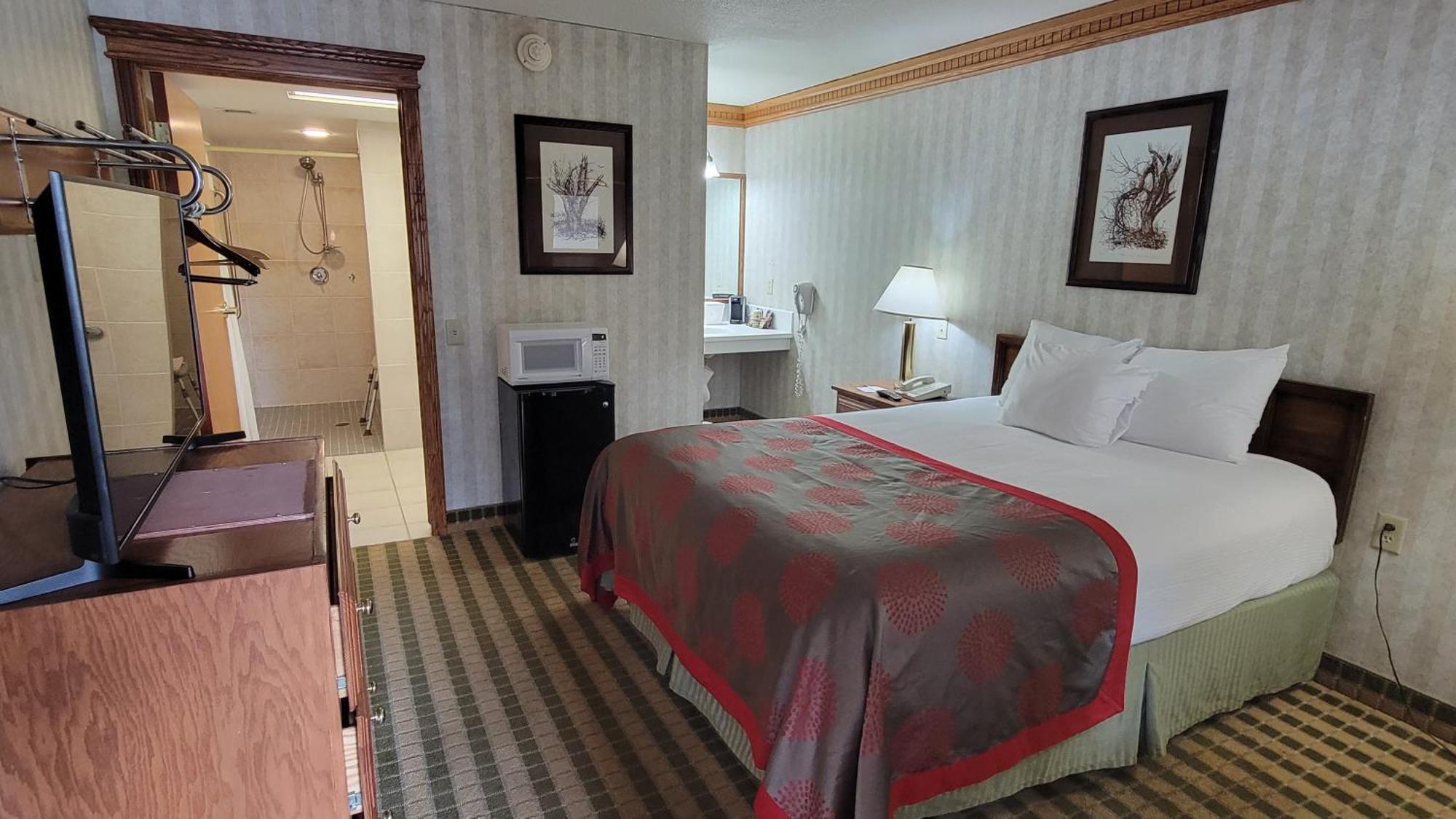 Ramada By Wyndham Saginaw Hotel & Suites Buitenkant foto