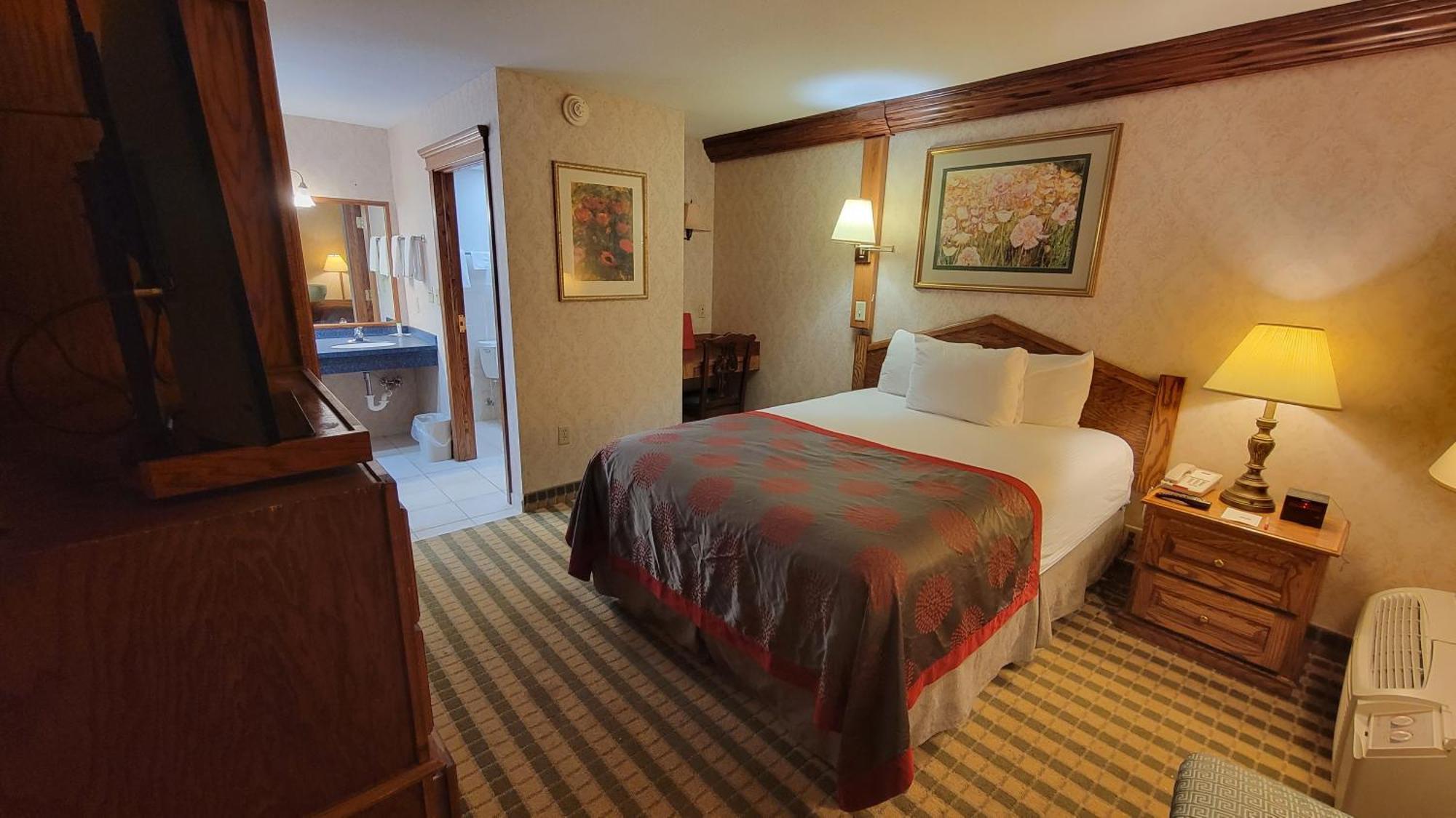 Ramada By Wyndham Saginaw Hotel & Suites Buitenkant foto
