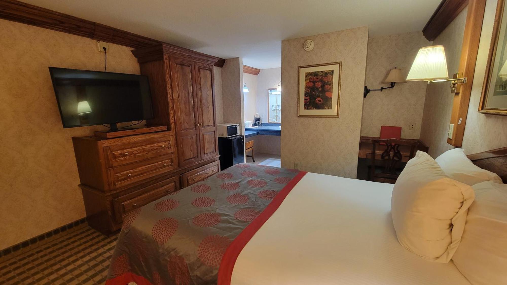 Ramada By Wyndham Saginaw Hotel & Suites Buitenkant foto